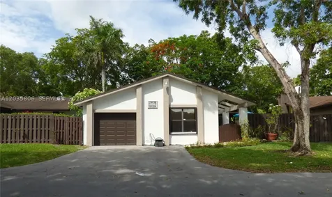 10857 SW 132nd Cir Court Miami FL 33186