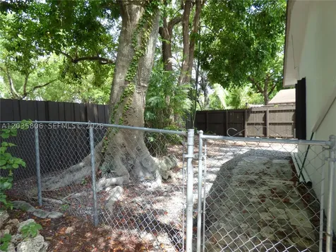 10857 SW 132nd Cir Court Miami FL 33186