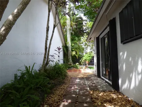 10857 SW 132nd Cir Court Miami FL 33186