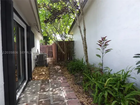 10857 SW 132nd Cir Court Miami FL 33186