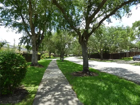 10857 SW 132nd Cir Court Miami FL 33186