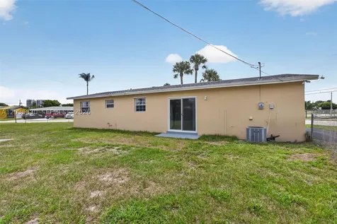560 W 34th Street Riviera Beach FL 33404