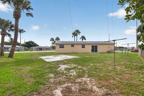 560 W 34th Street Riviera Beach FL 33404