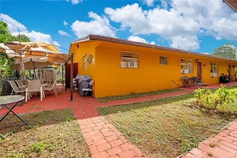 129-131 SE 5th Street Hallandale Beach FL 33009
