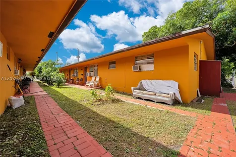129-131 SE 5th Street Hallandale Beach FL 33009