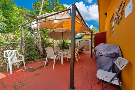 129-131 SE 5th Street Hallandale Beach FL 33009