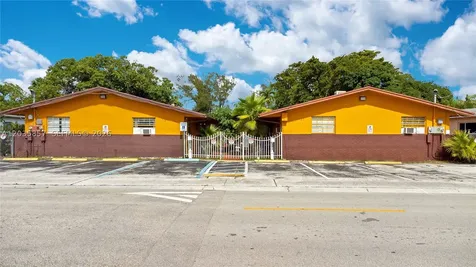 129-131 SE 5th Street Hallandale Beach FL 33009