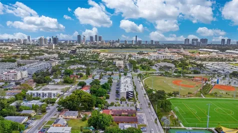 129-131 SE 5th Street Hallandale Beach FL 33009