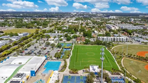 129-131 SE 5th Street Hallandale Beach FL 33009