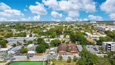 129-131 SE 5th Street Hallandale Beach FL 33009