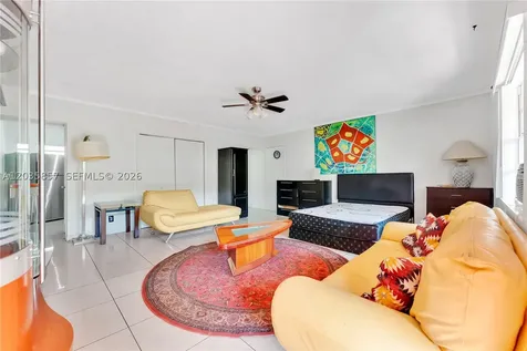 129-131 SE 5th Street Hallandale Beach FL 33009