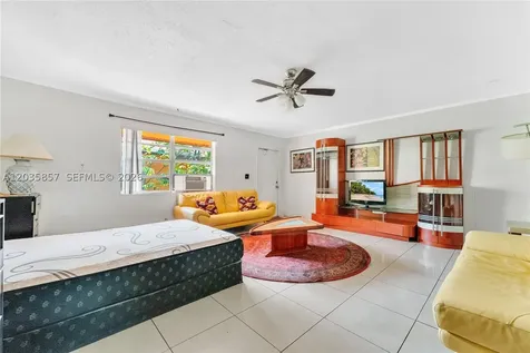 129-131 SE 5th Street Hallandale Beach FL 33009
