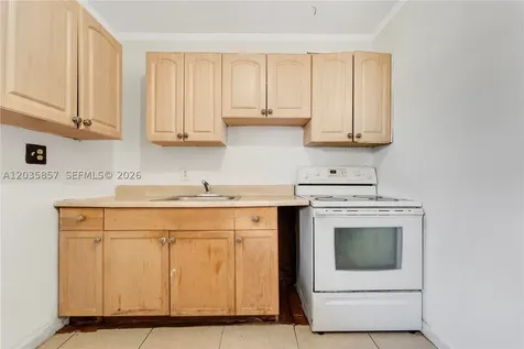 129-131 SE 5th Street Hallandale Beach FL 33009