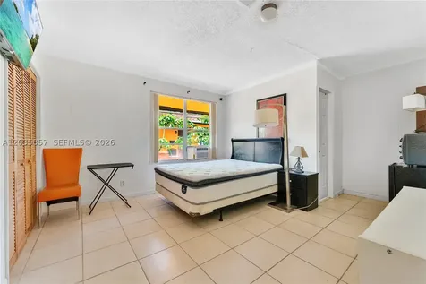 129-131 SE 5th Street Hallandale Beach FL 33009