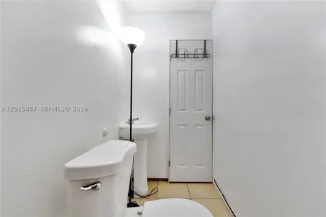 129-131 SE 5th Street Hallandale Beach FL 33009