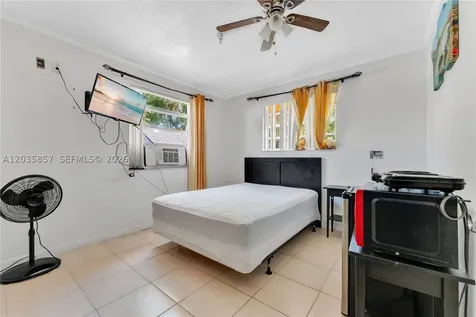 129-131 SE 5th Street Hallandale Beach FL 33009