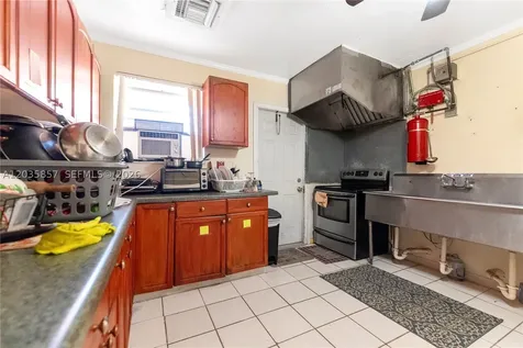 129-131 SE 5th Street Hallandale Beach FL 33009