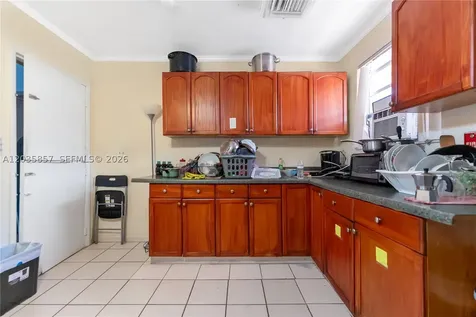 129-131 SE 5th Street Hallandale Beach FL 33009