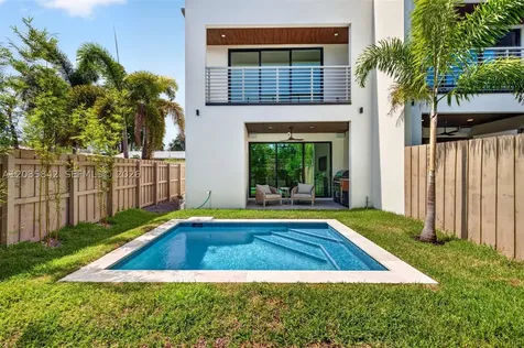 910 SE 13th Street Fort Lauderdale FL 33316