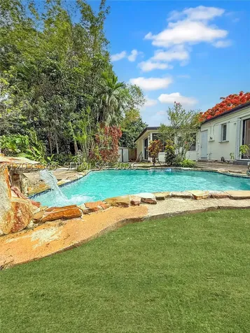 3390 SW 75th Avenue Miami FL 33155