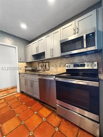 3390 SW 75th Avenue Miami FL 33155