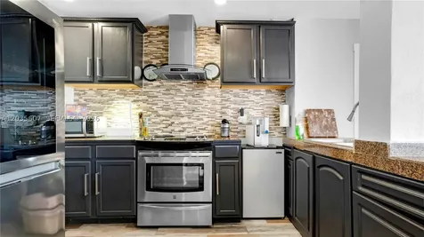 7925 Carlyle Avenue Miami Beach FL 33141