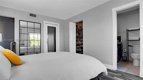 7925 Carlyle Avenue Miami Beach FL 33141