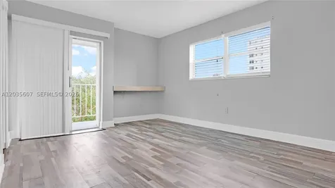 7925 Carlyle Avenue Miami Beach FL 33141