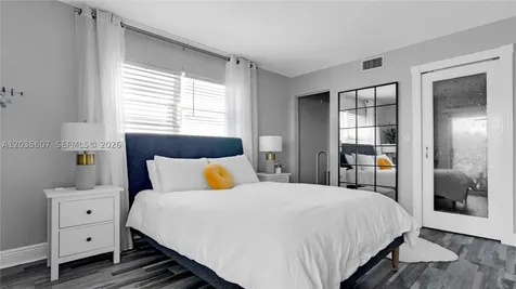 7925 Carlyle Avenue Miami Beach FL 33141