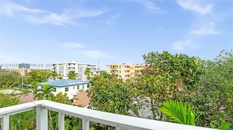 7925 Carlyle Avenue Miami Beach FL 33141