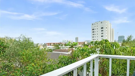 7925 Carlyle Avenue Miami Beach FL 33141