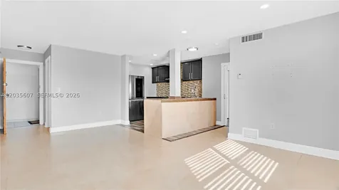 7925 Carlyle Avenue Miami Beach FL 33141