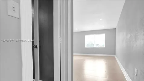 7925 Carlyle Avenue Miami Beach FL 33141