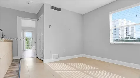 7925 Carlyle Avenue Miami Beach FL 33141
