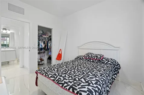 10294 NW 71st Terrace Doral FL 33178