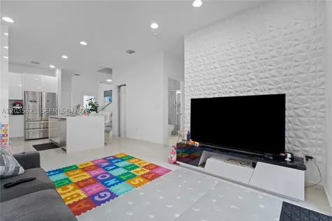 10294 NW 71st Terrace Doral FL 33178