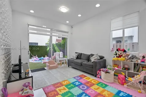10294 NW 71st Terrace Doral FL 33178