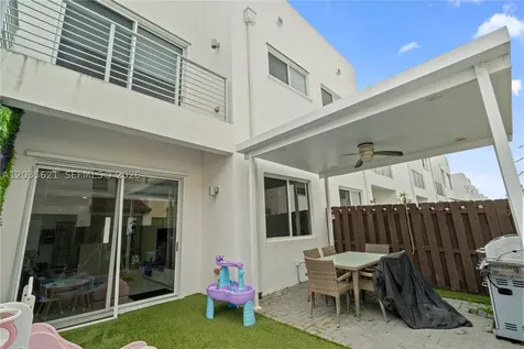 10294 NW 71st Terrace Doral FL 33178