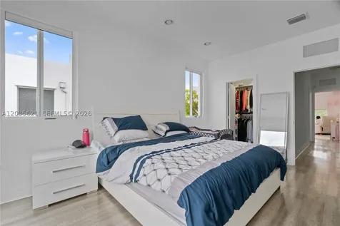 10294 NW 71st Terrace Doral FL 33178