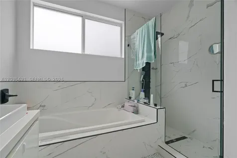 10294 NW 71st Terrace Doral FL 33178