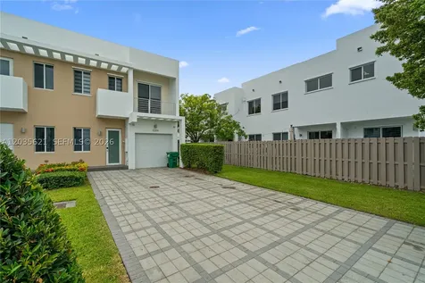 10294 NW 71st Terrace Doral FL 33178