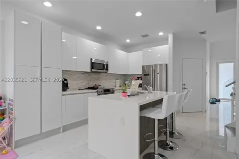 10294 NW 71st Terrace Doral FL 33178