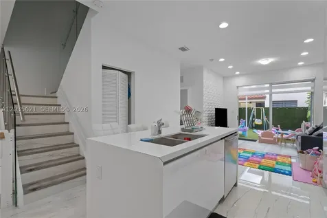10294 NW 71st Terrace Doral FL 33178