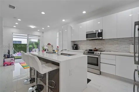 10294 NW 71st Terrace Doral FL 33178