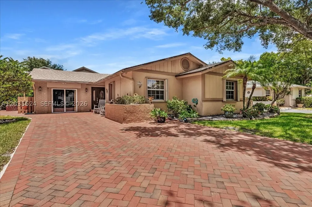 2155 Nova Village Drive Davie FL 33317