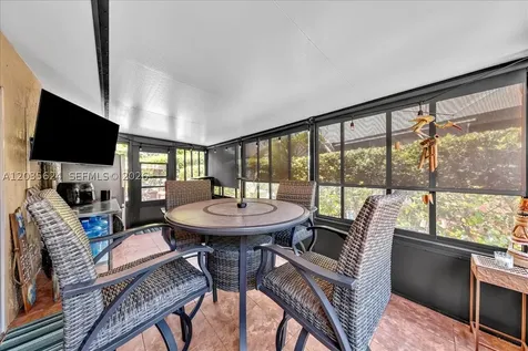 2155 Nova Village Drive Davie FL 33317