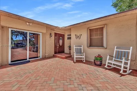 2155 Nova Village Drive Davie FL 33317