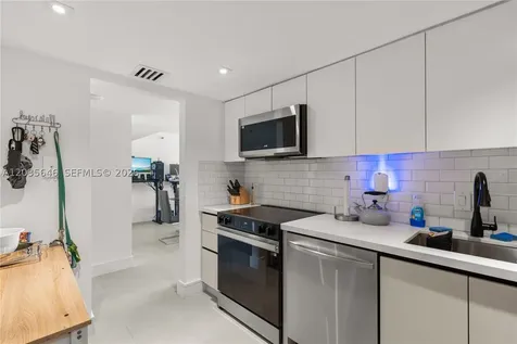 20505 E Country Club Drive Aventura FL 33180