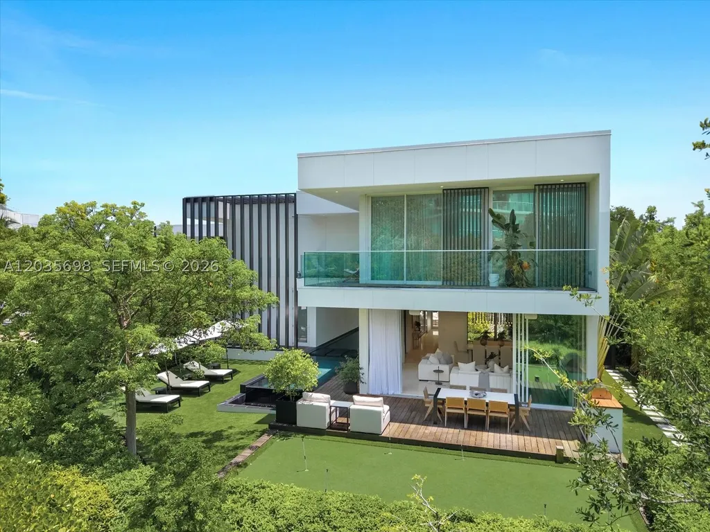 810 W 47 Court Miami Beach FL 33140