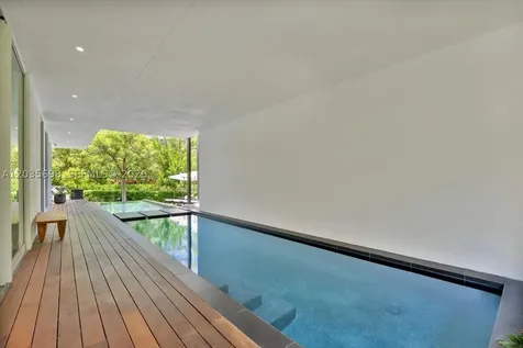 810 W 47 Court Miami Beach FL 33140